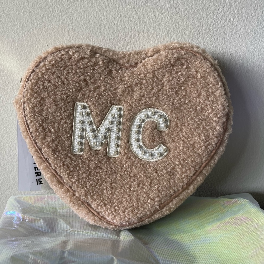 STONEY CLOVER SHERPA HEART POUCH